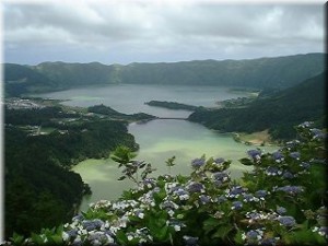 Azorerna Tvillingsjöarna Lagoa Azul och Lagoa Verde vid Sete Cidades
