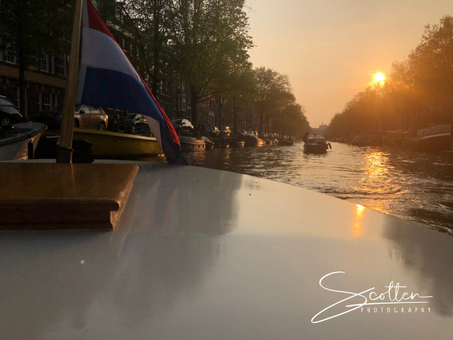 Evening tour with Jewel Cruises Saloon boat