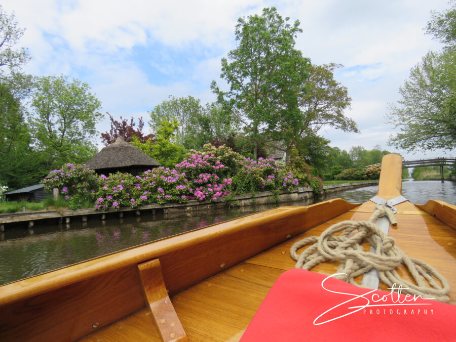 Tour on the canals in Giethoorn with Punterwerf wooden sloop