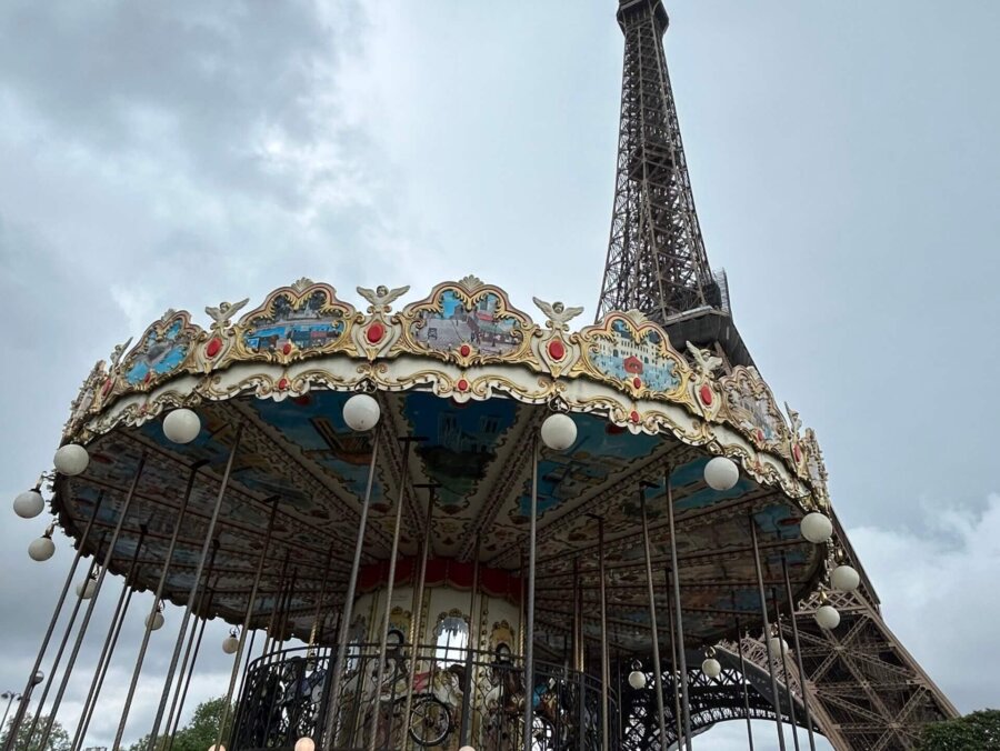 Carrousel Eiffel tower