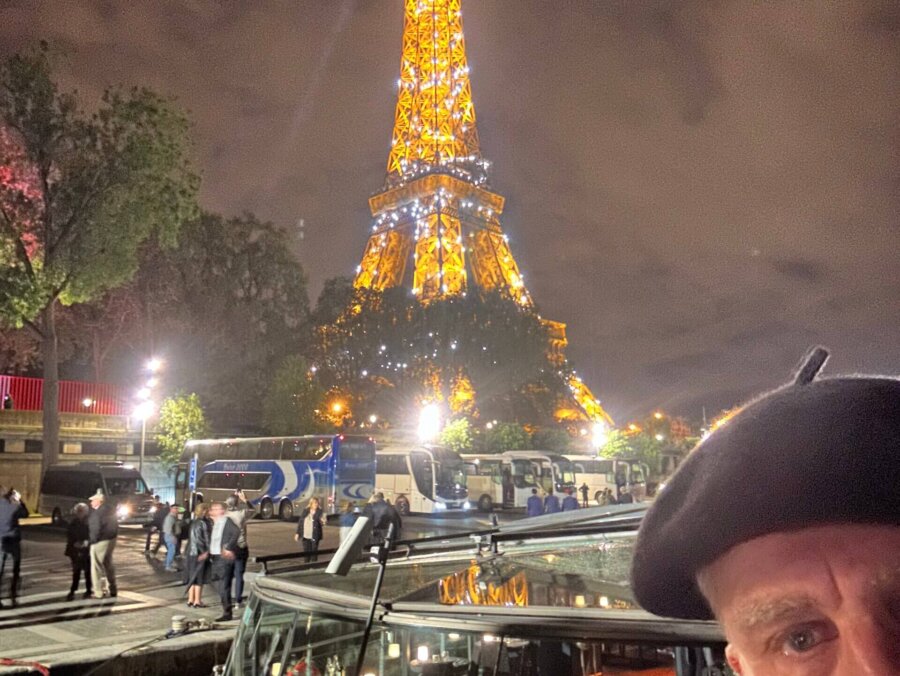 Sparkling Eiffel Tower at 11pm sharp